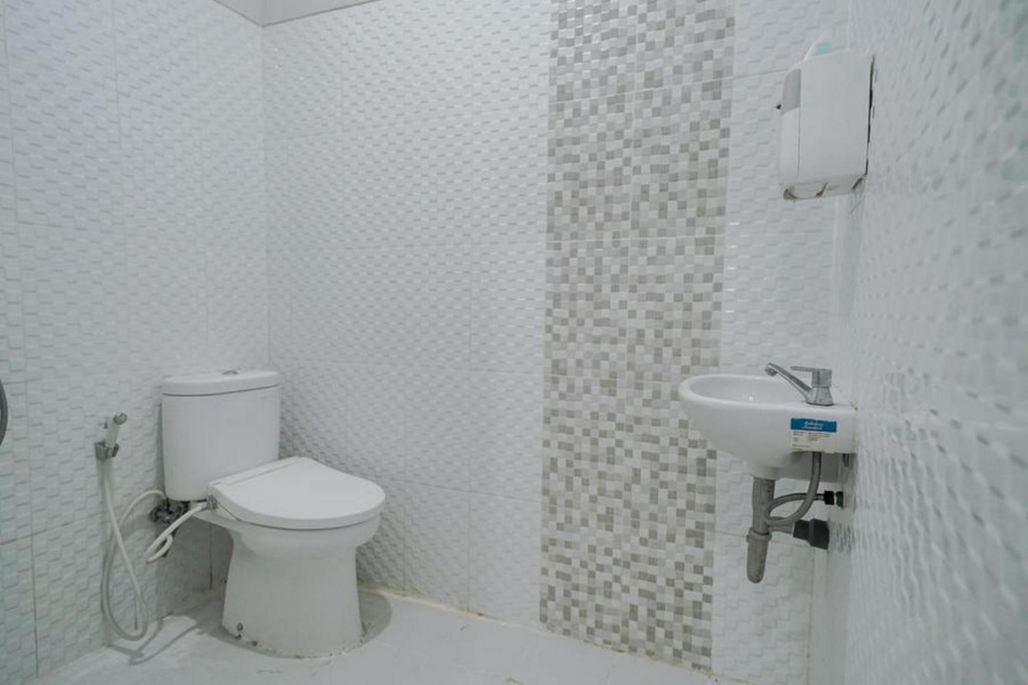 Urbanview Hotel Bari Syariah Palembang By Reddoorz מראה חיצוני תמונה